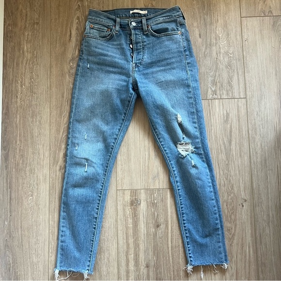 Levi’s women’s skinny wedgie Distressed Blue Jeans sz 27 - Picture 1 of 5